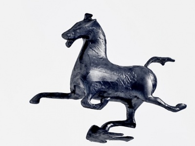 现代骏马雕塑模型